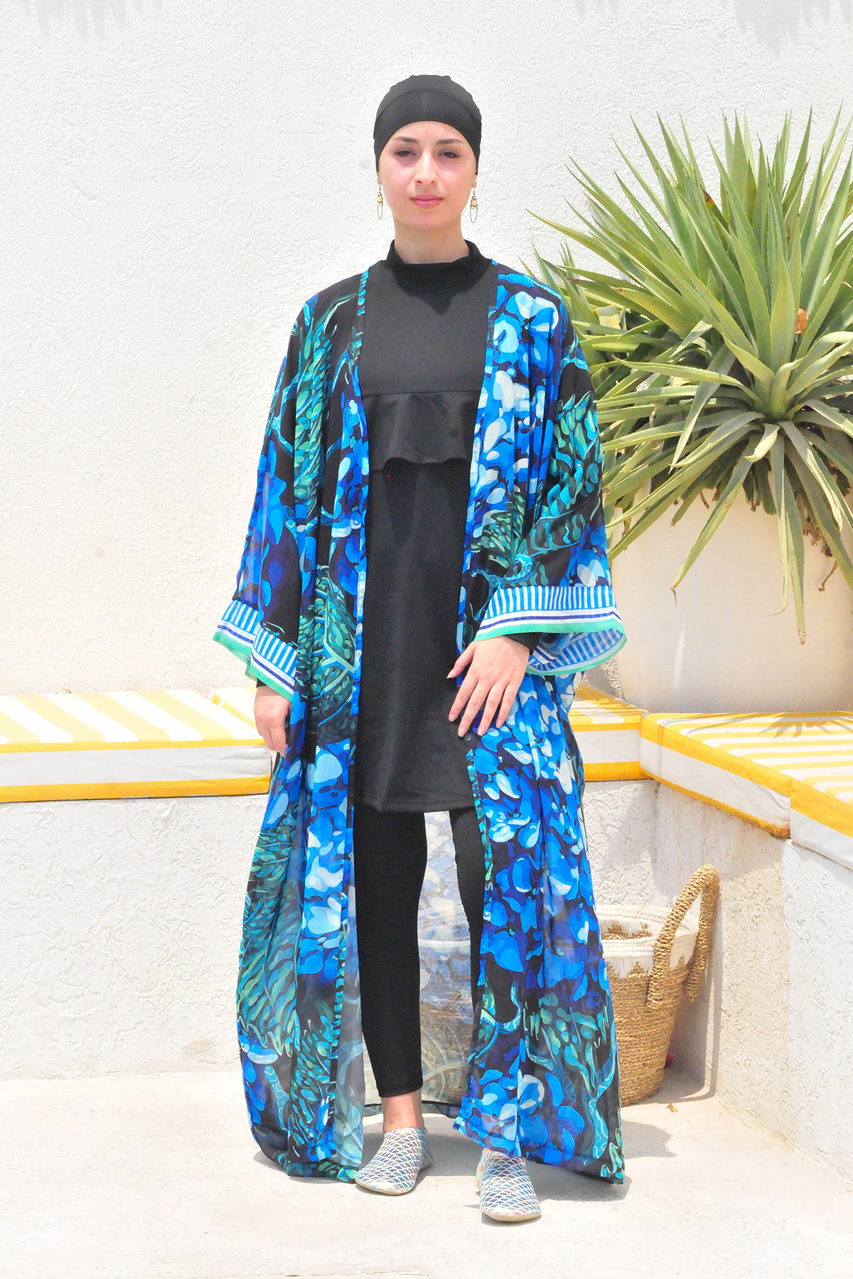 Blue Floral and Leaf Pattern Kimono